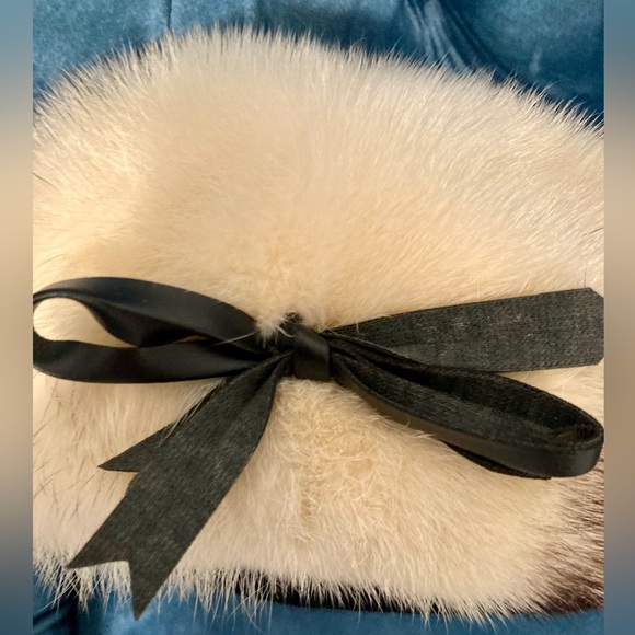 Vintage 1960s Macys Kids  girls Audrey Hepburn faux fur hat with bow! - Picture 4 of 6